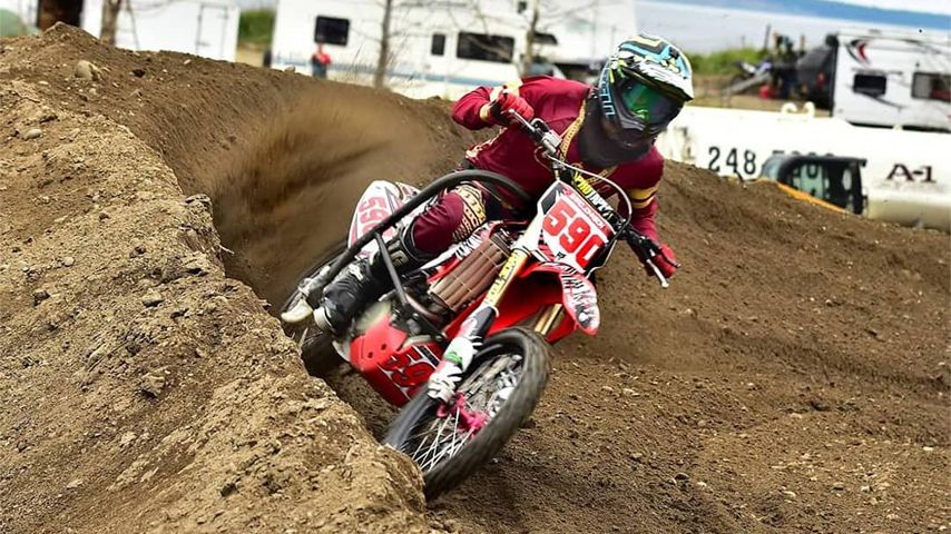 dirt bike racing