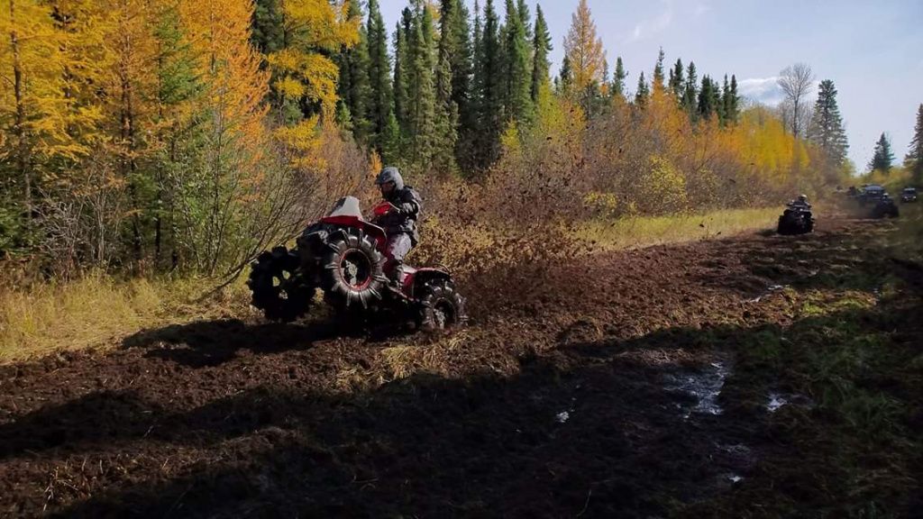 atv racing in mud