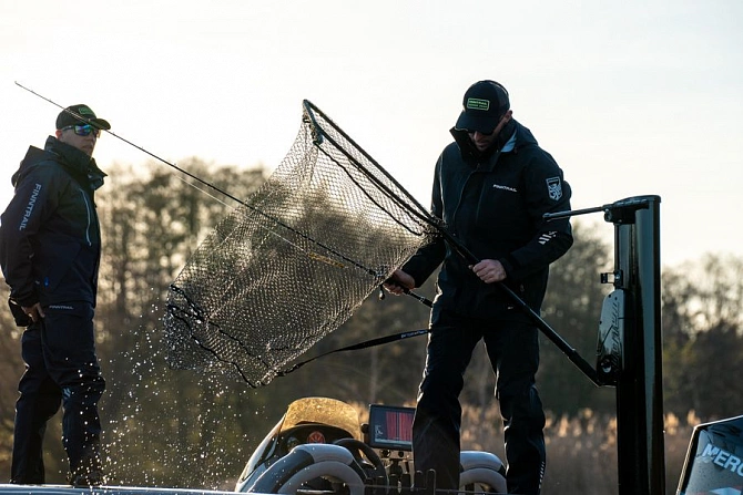 Beginner’s Guide to Boat Fishing: Techniques, Gear & Safety Tips